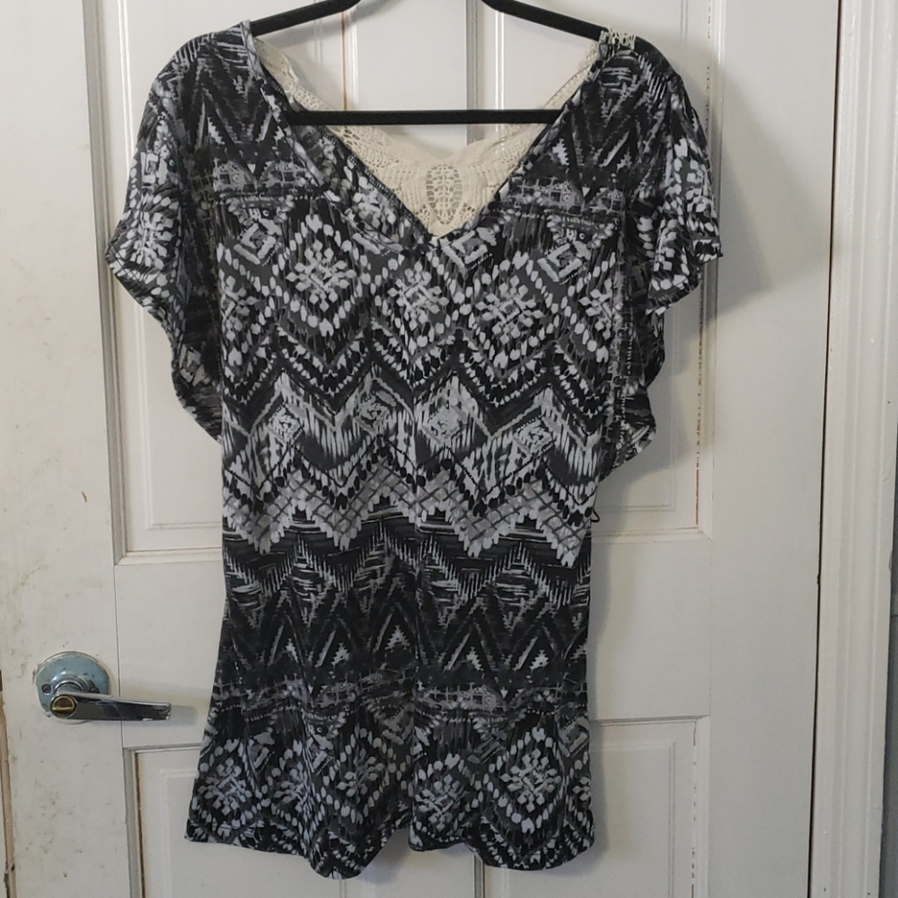 Womans No Boundaries lace back top sz 11/13